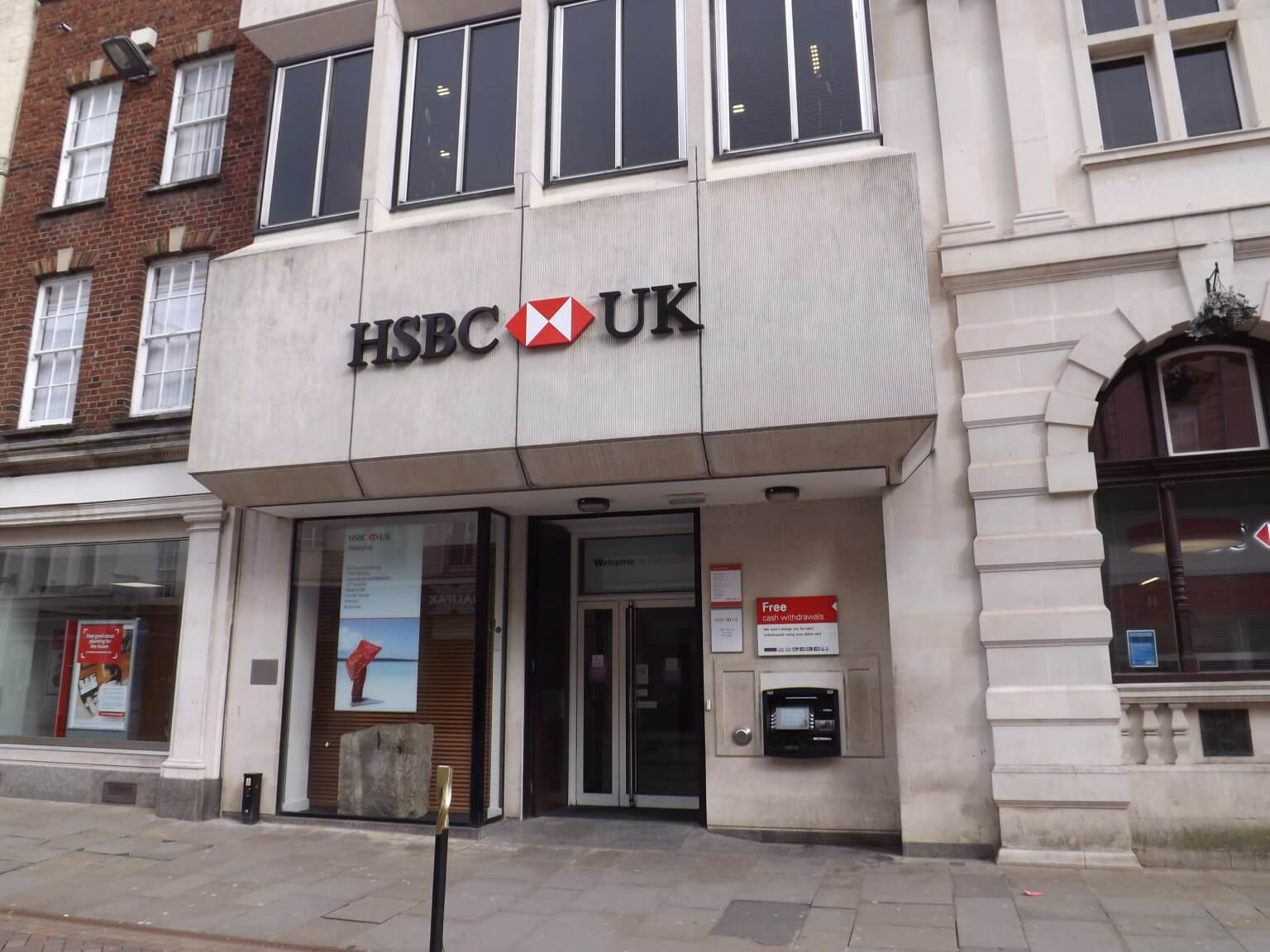 Hsbc uk. Эйч-ЭС-би-си банк Армения. • HSBC Bank Армения. HSBC Bank London. Эйч-ЭС-би-си банк комиссия.